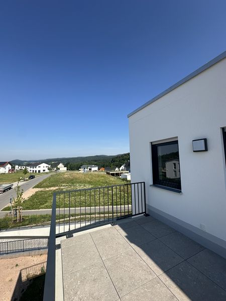Genießen Sie die Aussicht - Neubauwohnung mit großzügigem Balkon!